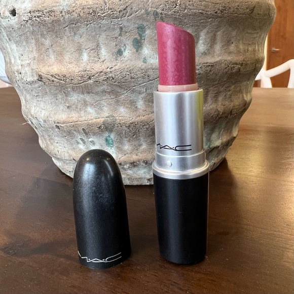 MAC Amorous AC7 Satin Lipstick - Picture 1 of 3
